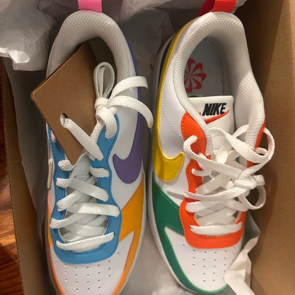 BNIB NEVER TRIED ON MULTI COLOR YOUTH NIKE MEMORY FOAM SHOES - Picture 4 of 7